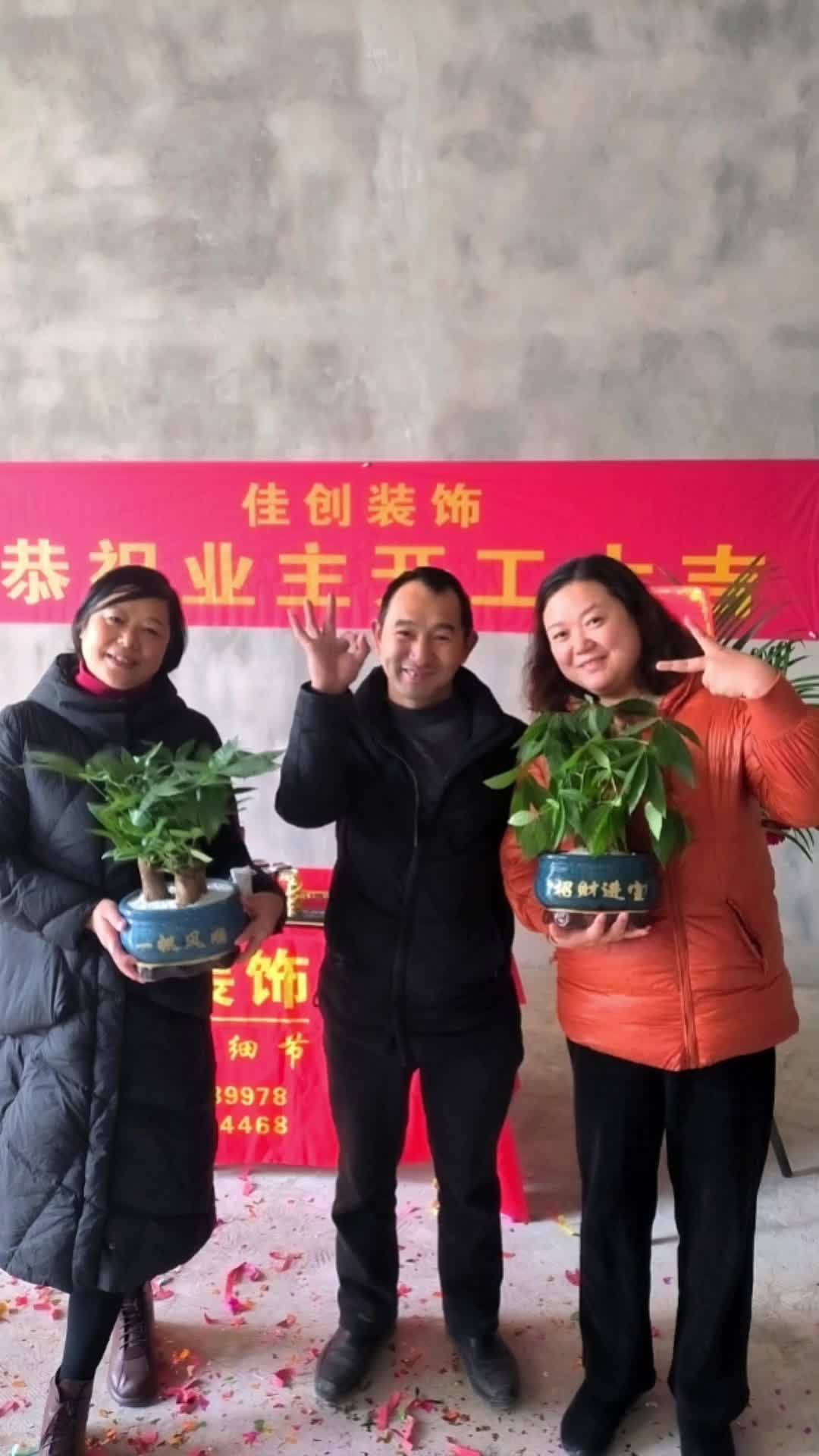 李白的小超市今天开始装修啦,家人们以后多来照顾生意哟!开工大吉顺顺利利