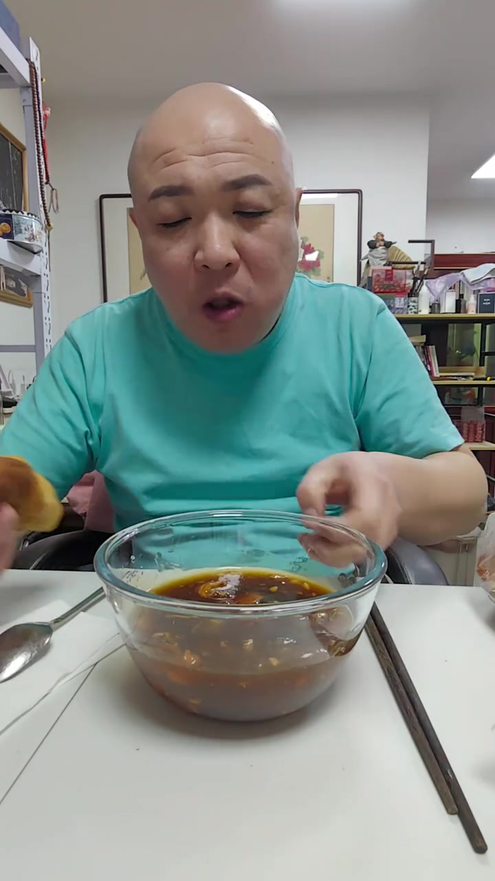 老北京炒肝儿正宗的就是地道,就是好吃,那叫一个香