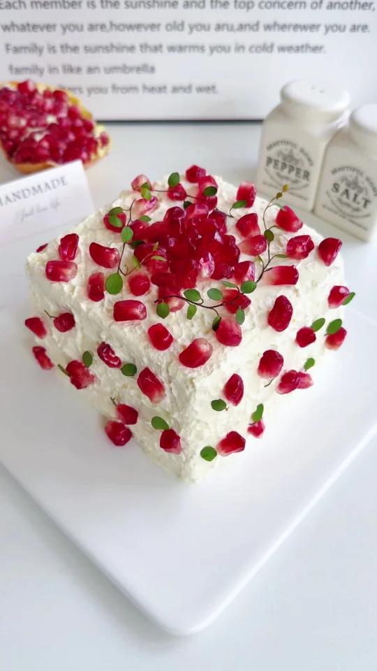 石榴粒必做，三重口感，软嫩香甜的石榴蛋糕！