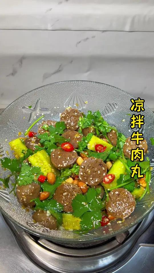 谁懂这一份有多好吃,潮汕人最爱的牛肉丸最新吃法,做法简单快手,清爽解腻,口口爆汁,香爆入味