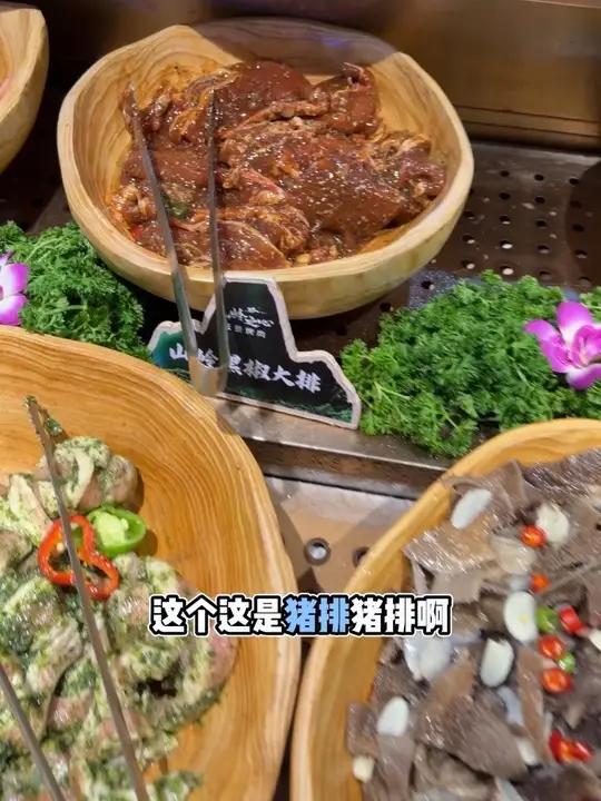 这个自助餐菜品少，现在太卷了！牛得钢性价比高！