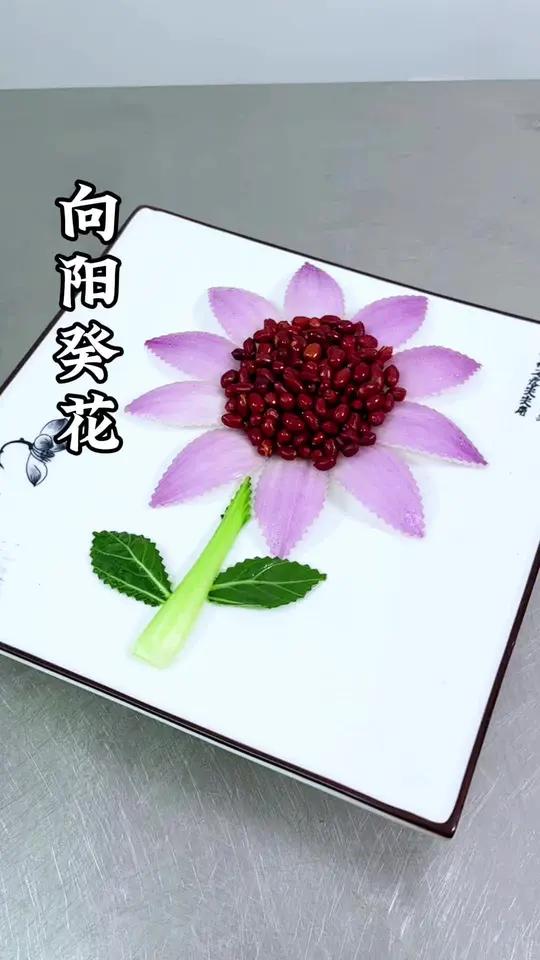 洋葱,上海青花生简单的操作就能做出不一样的摆盘。快捷方便。制作过程 盘饰 创新菜 凉菜系列
