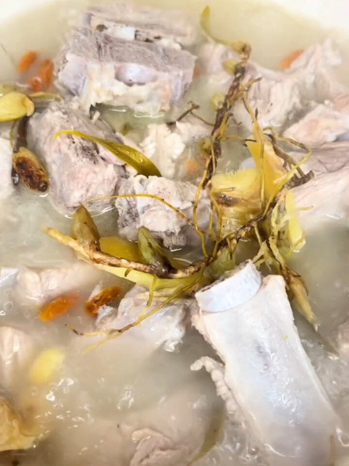 冬季家里小孩咳嗽 喉咙不舒服的可以试一下这道石橄榄炖排骨汤我