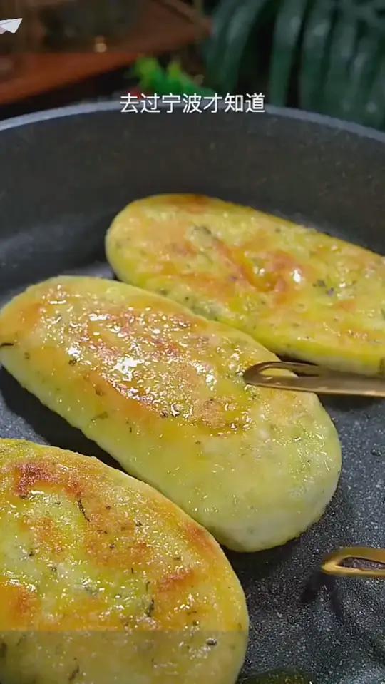 这个宁波特产香葱年糕我又回购了!外皮是酥酥脆脆的,里面糯叽叽的,我们全家都特别爱吃!
