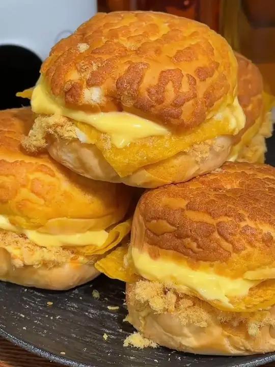 好好吃的蛋皮汉堡!拿来当个早餐很不错!