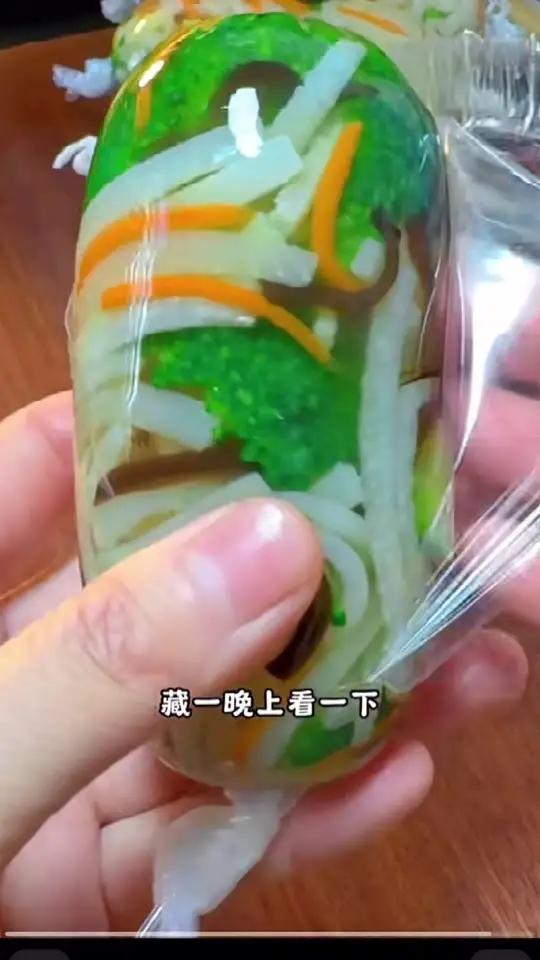 孩子想吃火腿肠,蔬菜皮冻肠,自己在家做,QQ弹弹的,好吃又好看