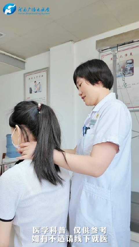 久坐不运动?颈部肩部肌肉僵硬不舒服?医生给你来支招了!动作简单易学,自己在家就能锻炼,一起