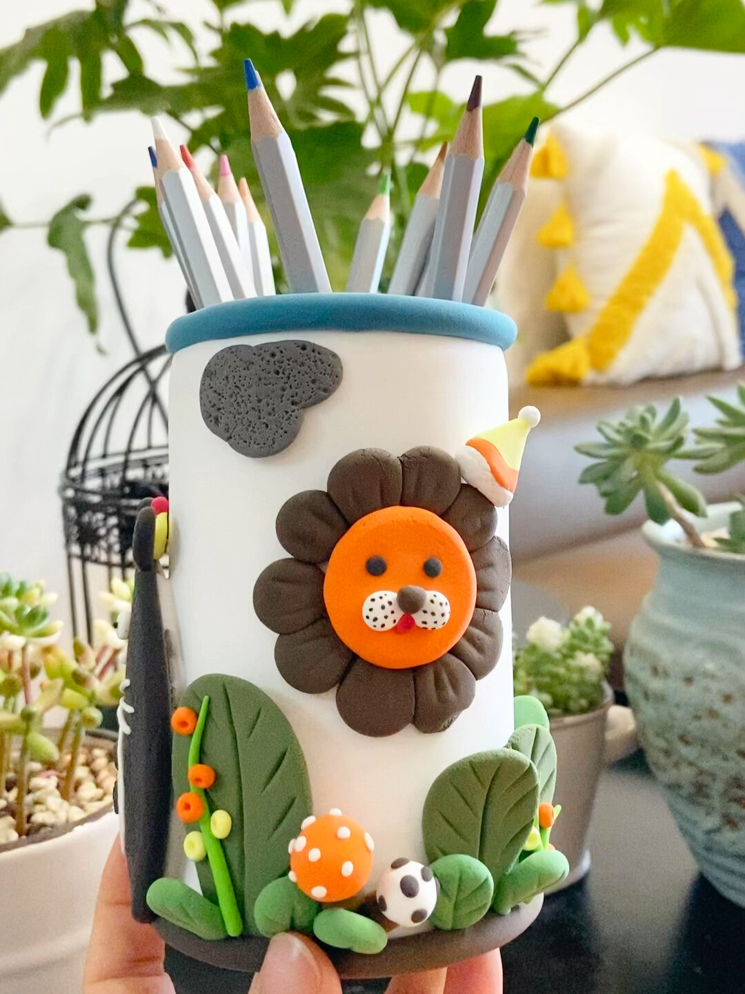 用八宝粥罐子做一个笔筒,手工动物园笔筒diy