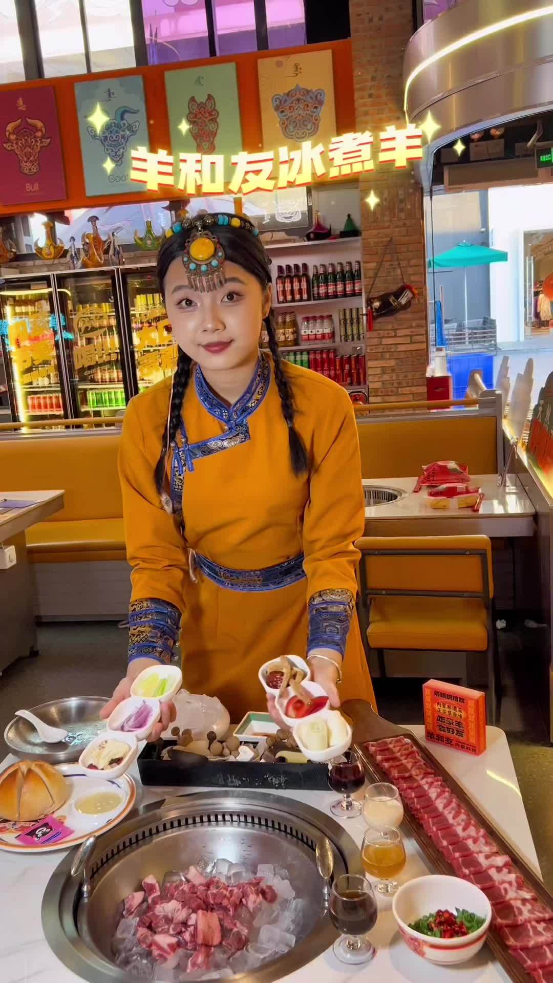 在广州也可以吃到冰煮羊了,吃肉先喝汤,清甜肉嫩。羊肉火锅 冬天的第一碗羊肉汤 天儿冷吃点啥