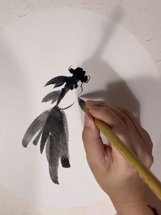 这样画金鱼也太简单了吧!水墨国画金鱼