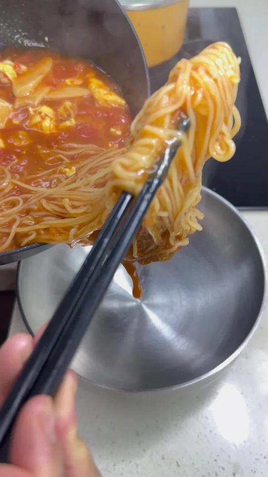黏糊糊的番茄浓汤面 我是脑袋 我最爱