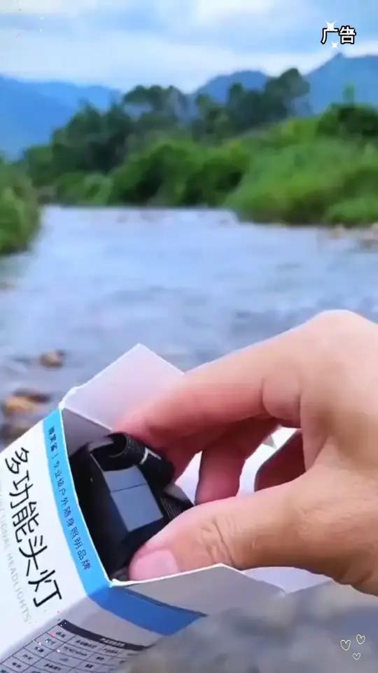 微笑鲨鱼头灯多功能携带方便头灯户外用品X