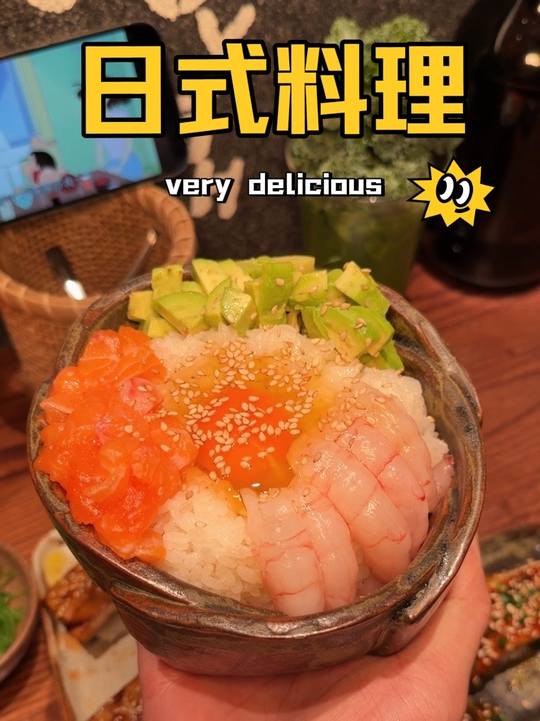跟着蜡笔小新吃日料：三文鱼刺身与寿司