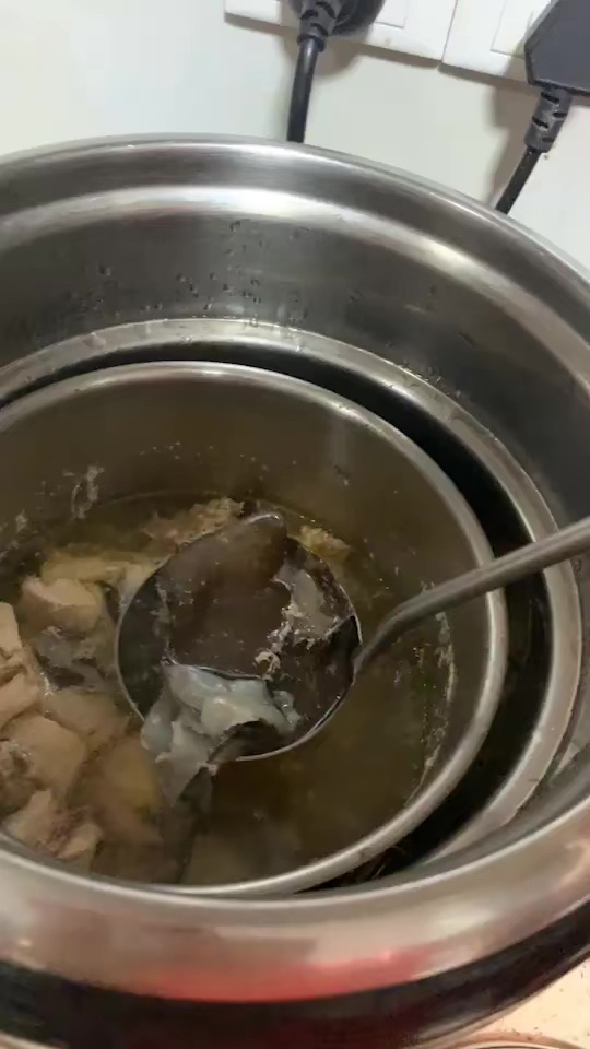 是日靓汤:龟裙边炖鸡汤!滋阴效果特别好