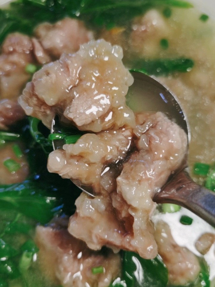 豌豆尖滑肉汤,按照这个方法做出来的滑肉不脱粉、不浑汤 