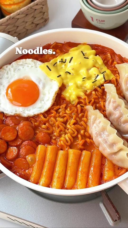 奶香浓郁韩式辣奶油煎饺火鸡面一口沦陷