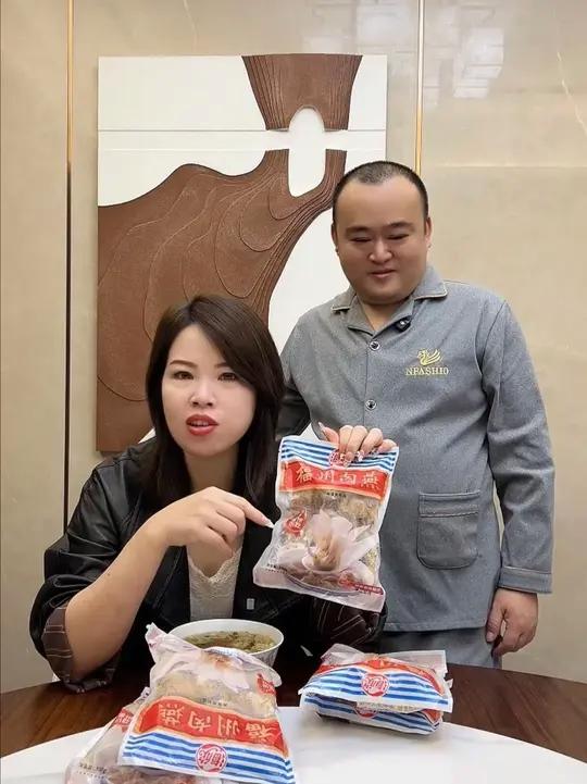 姐妹们，正宗的福州肉燕 好吃方便又营养。加点香菜调料就能吃，肉嫩多汁皮脆爽滑。#福州肉燕 