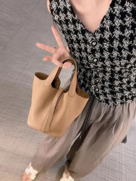 谁懂奶茶色Hermes菜篮子含金量超高!