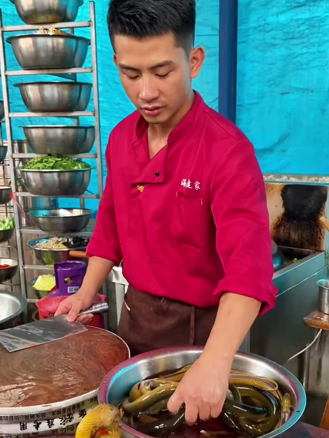 浙江绍兴农村家宴,爆炒黄鳝