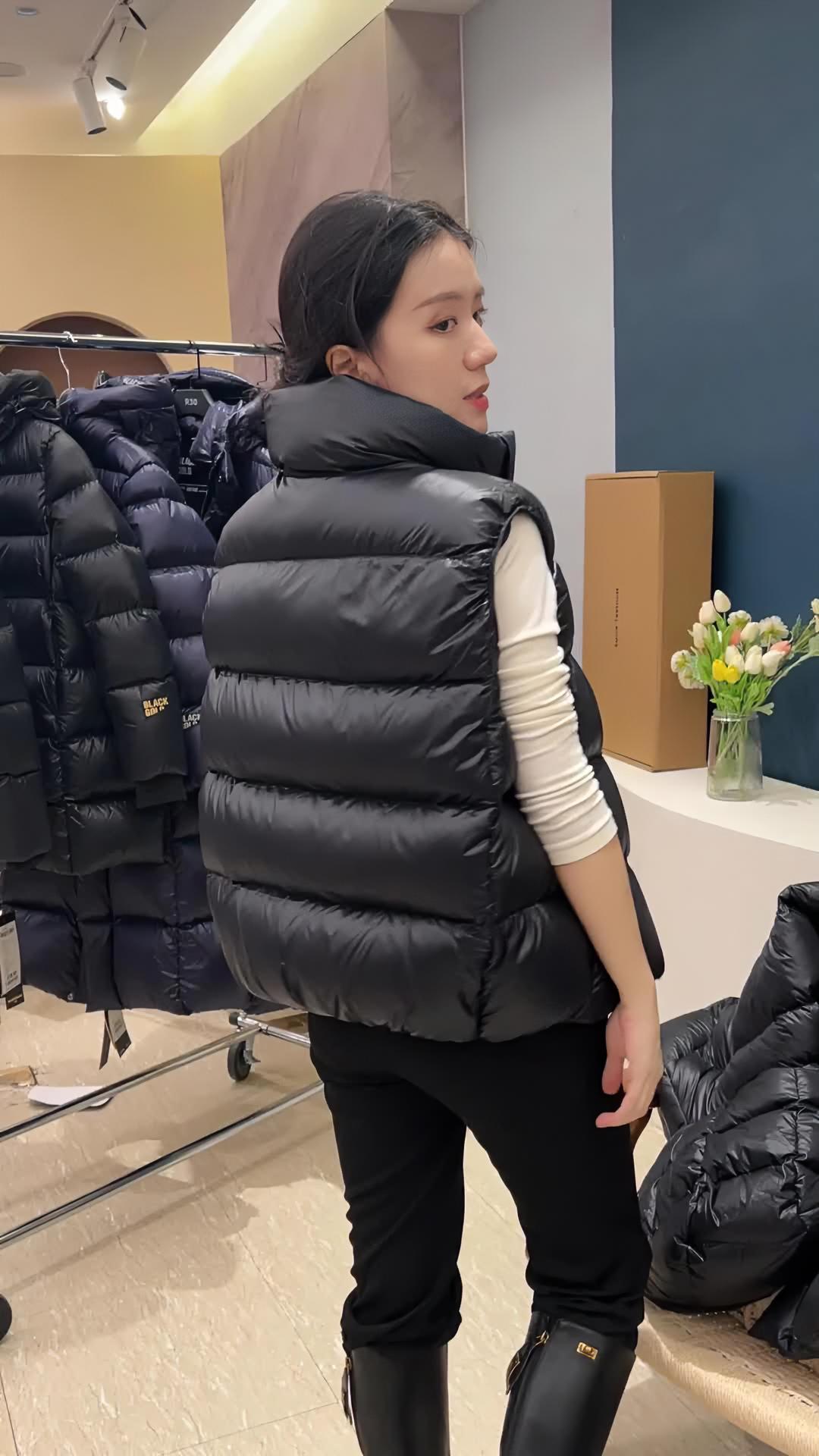 你们想要的羽绒马甲已经安排上了!男女同款赶紧来和对象冲它!小小莎好物社 高梵黑金鹅绒服 高