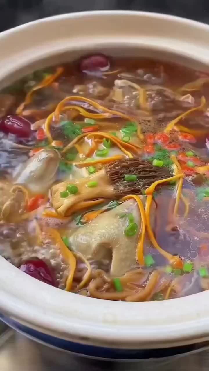 月子多喝鸽子汤,促进剖腹产伤口愈合,帮助下奶