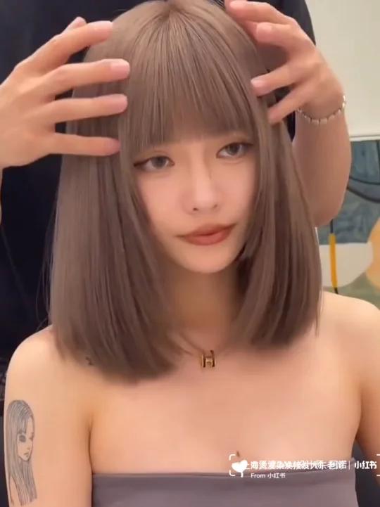 染|亚麻色发色 奶茶色 秋冬发色推荐 发色参考 2022年流行发色 好看的发色 不用漂的发