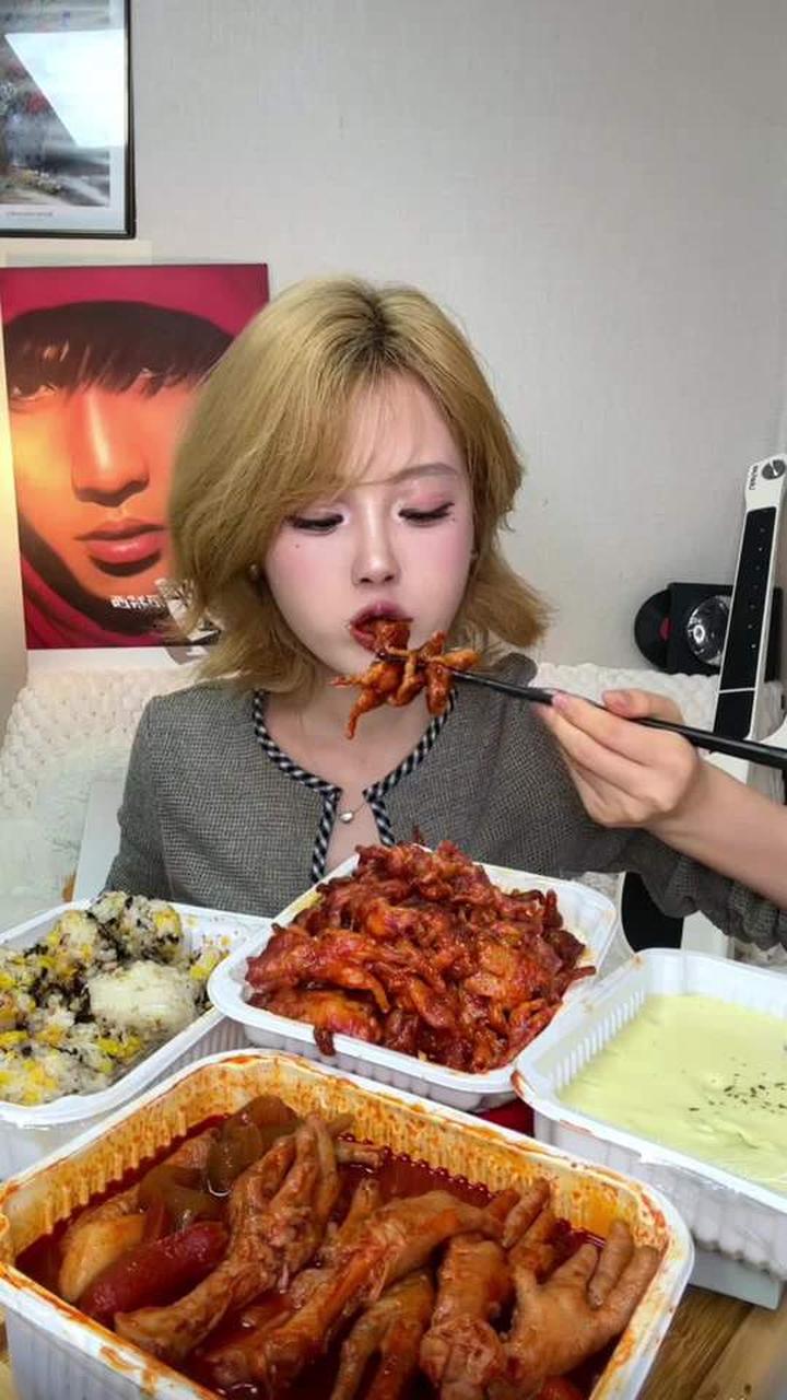 韩国人气外卖辣炖鸡爪与炭烤鸡爪来袭
