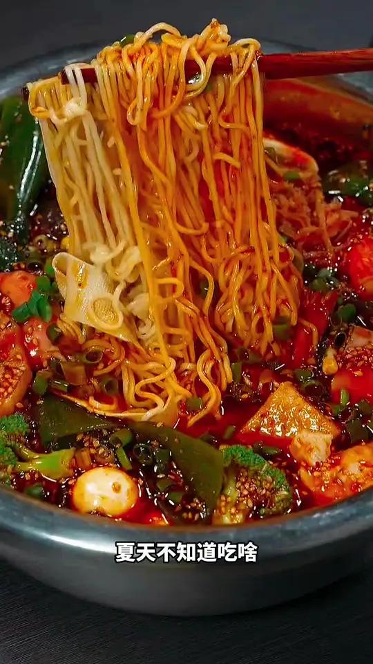 喜欢吃钵钵鸡不要去外面了，自己在家做的食材新鲜干净又实惠，做法也像烧开水一样简单