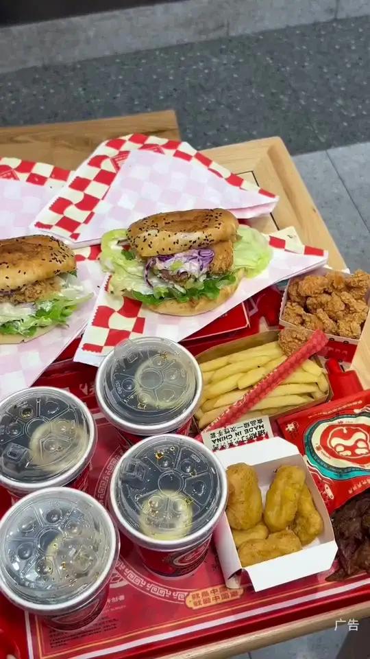 塔斯丁居然出了这么狠的套餐,可以选四个大汉堡+两份小食,关键好吃又划算 塔斯汀中国汉堡汉堡