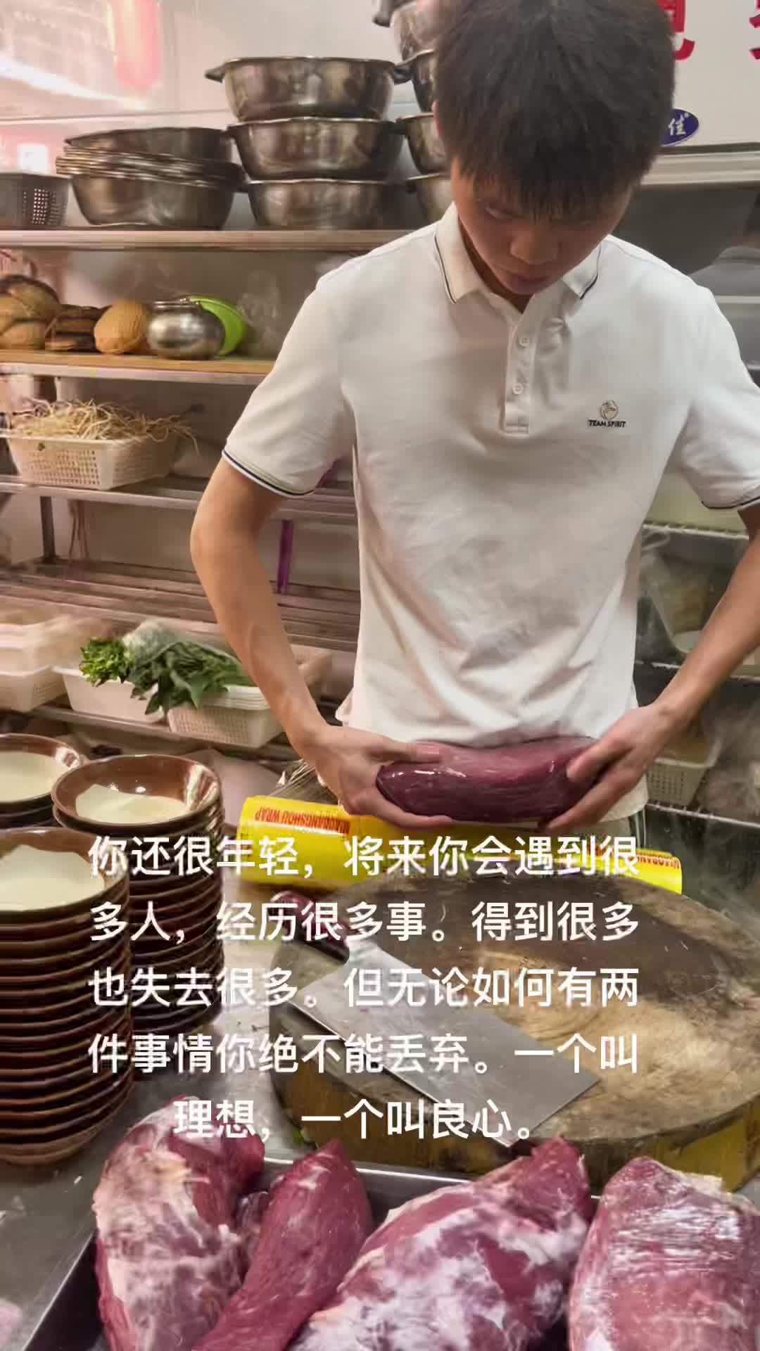 很喜欢的一段话:你还很年轻,将来你会遇到很多人,经历很多事。得到很多 也失去很多。但无论如