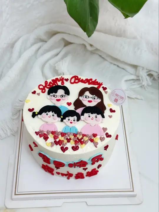 第一次尝试用翻糖做一家五口人物糖牌，真的比奶油霜省时省力，手手残党必备模具