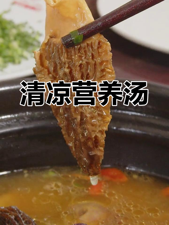 鸽子与排骨炖汤,清爽又滋补,适合炎热夏季给孩子食用