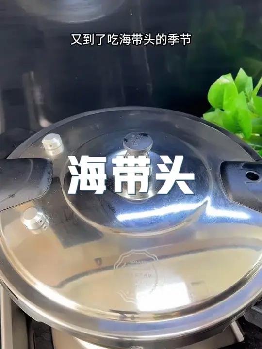 秋妹砍了半扇腊排骨,再泡点海带头炖起,软糯厚实的口感也太绝了