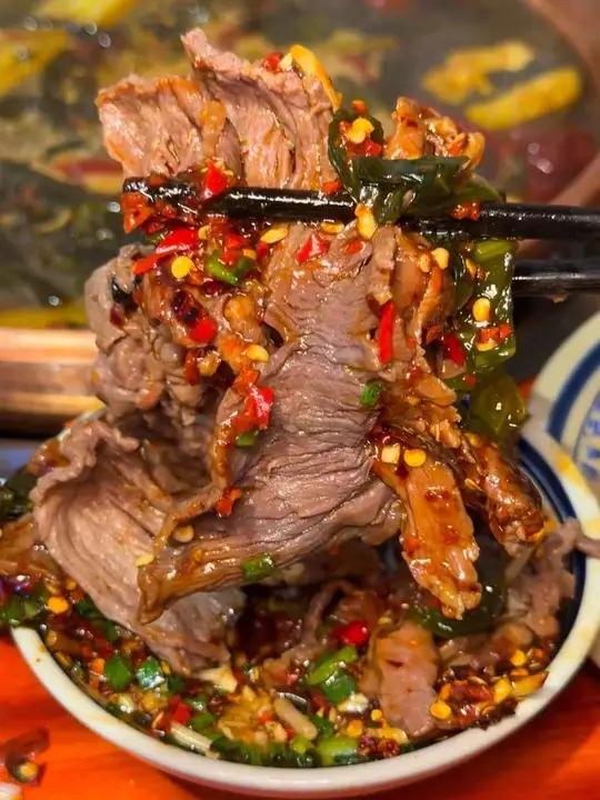 在蚌埠水游城!反复去吃的云南酸菜牛肉火锅～真的好好吃!