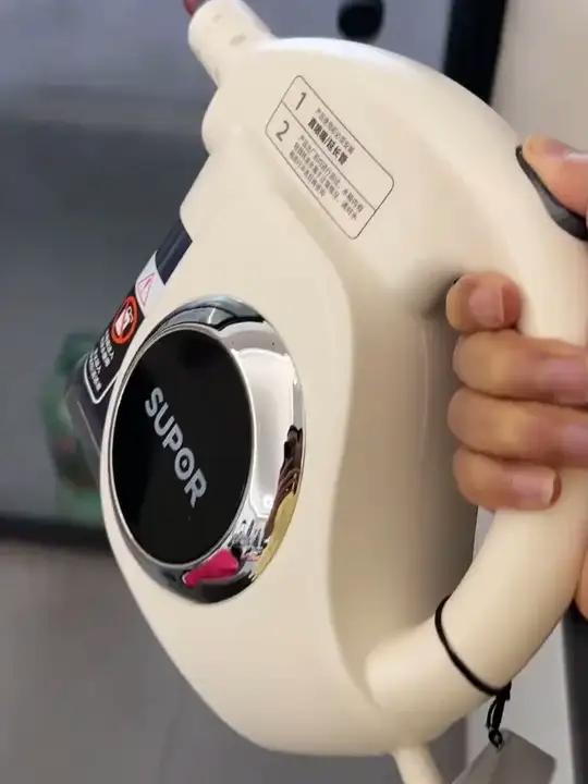 苏泊尔这个高温蒸汽清洁机买回来了,不管是厨房卫生间的污渍,还是布艺地毯啥的都能清洗的干干净