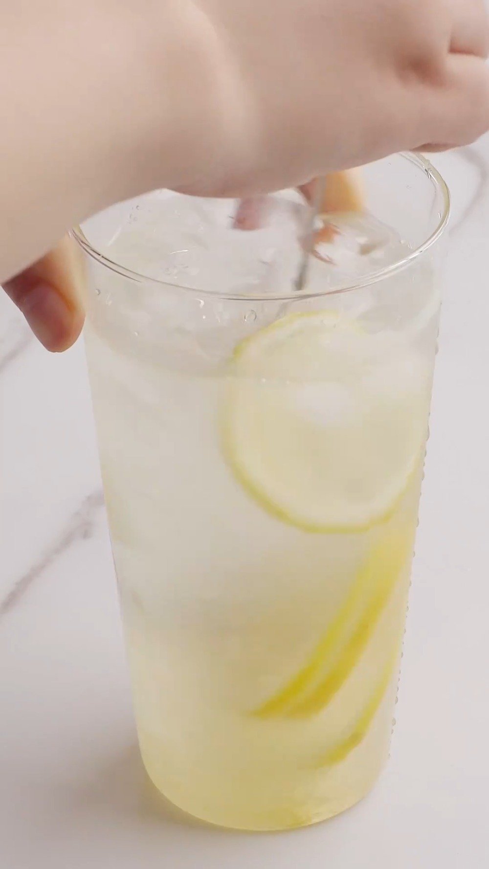 长城下午茶「快乐柠檬水」冰凉酸爽解渴,怎么都喝不够!「嘻嘻」鲜城