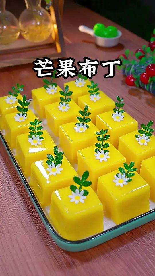 这是隔壁开甜品店的邻居偷偷告诉我的芒果布丁做法配方,外面28一份,自己在家做成本只需几毛钱