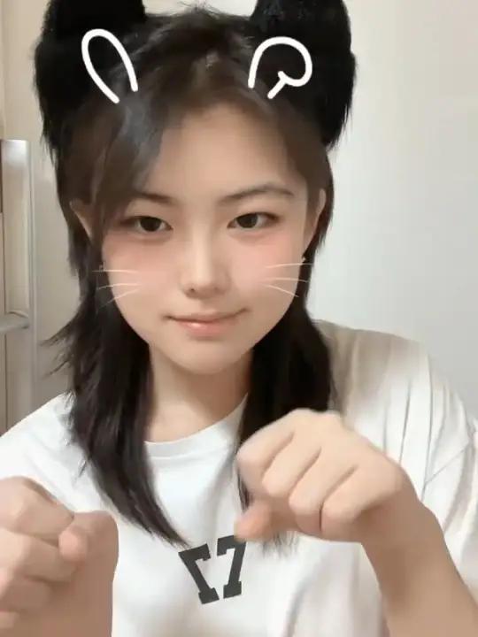 你好你好 狼尾鲻鱼头女高中生中性风今天长这样反差