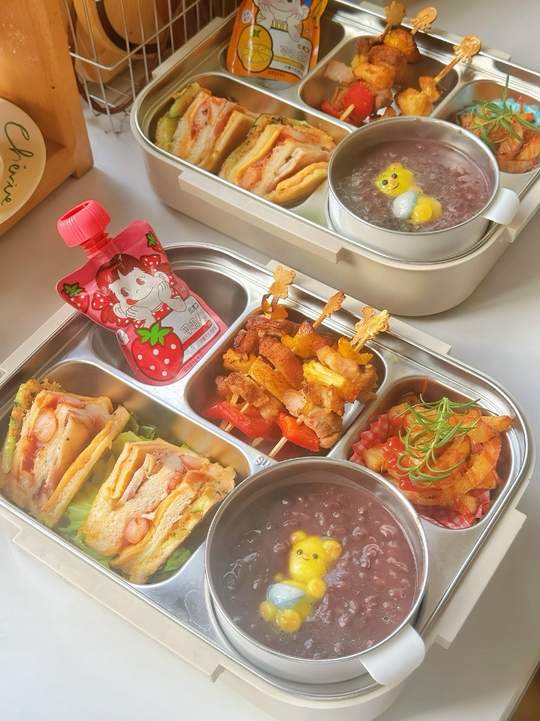 小学生今日快乐便当食谱：鲜虾培根三明治等