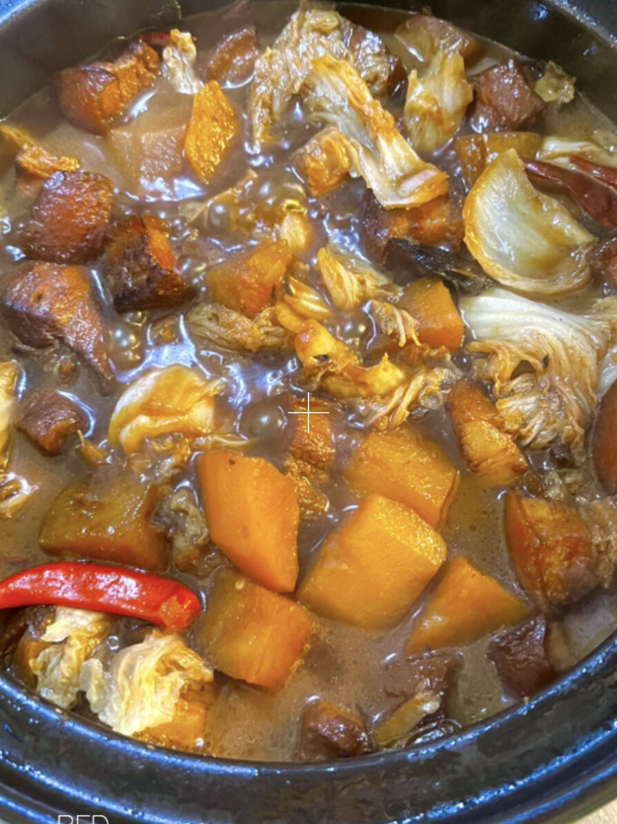 红烧肉炖土豆白菜