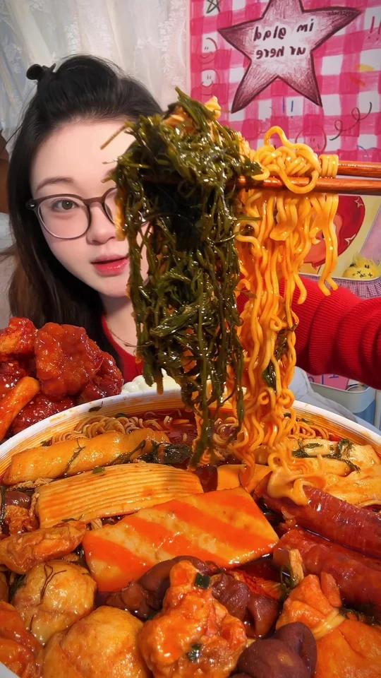 宅家一人食｜韩式炸鸡塔+爆辣曹氏火辣辣