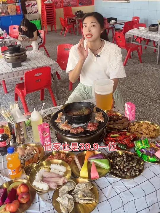 花39.9来小方桌地摊自助烤肉,全场无限畅吃,烤肉,火锅,小龙虾,烤鱼,还有羊蹄等等都是随