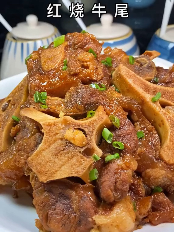 红烧牛尾骨