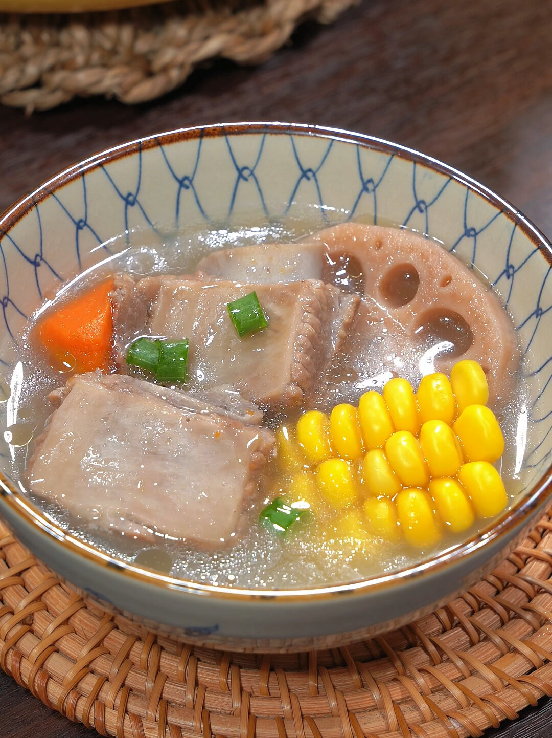 莲藕排骨汤怎么炖才能清甜好喝不发黑?