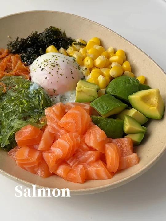 三文鱼牛油果拌饭一口下去超满足