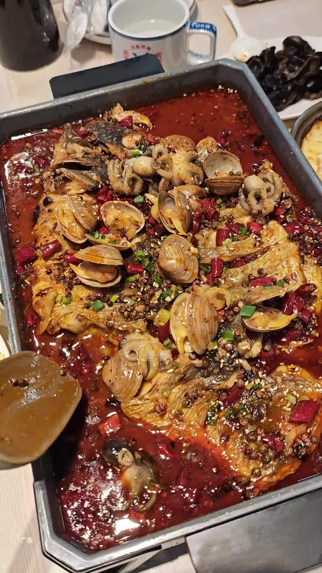 来鱼酷吃烤鱼了 鱼酷 鱼酷活鱼烤鱼 春日美食猎人出动