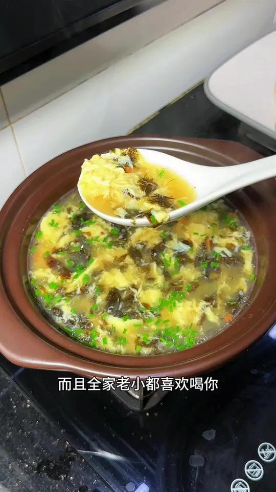 紫菜蛋花汤看似简单，很多人做的又老又没味，原来关键步骤就错了