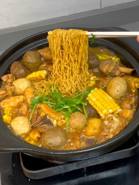 是我吃不腻的鸡公煲嗦一口面直接上头