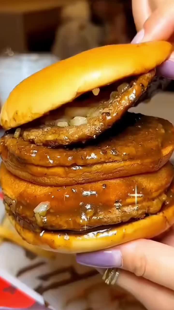 麦当劳13.9吃牛肉双层汉堡