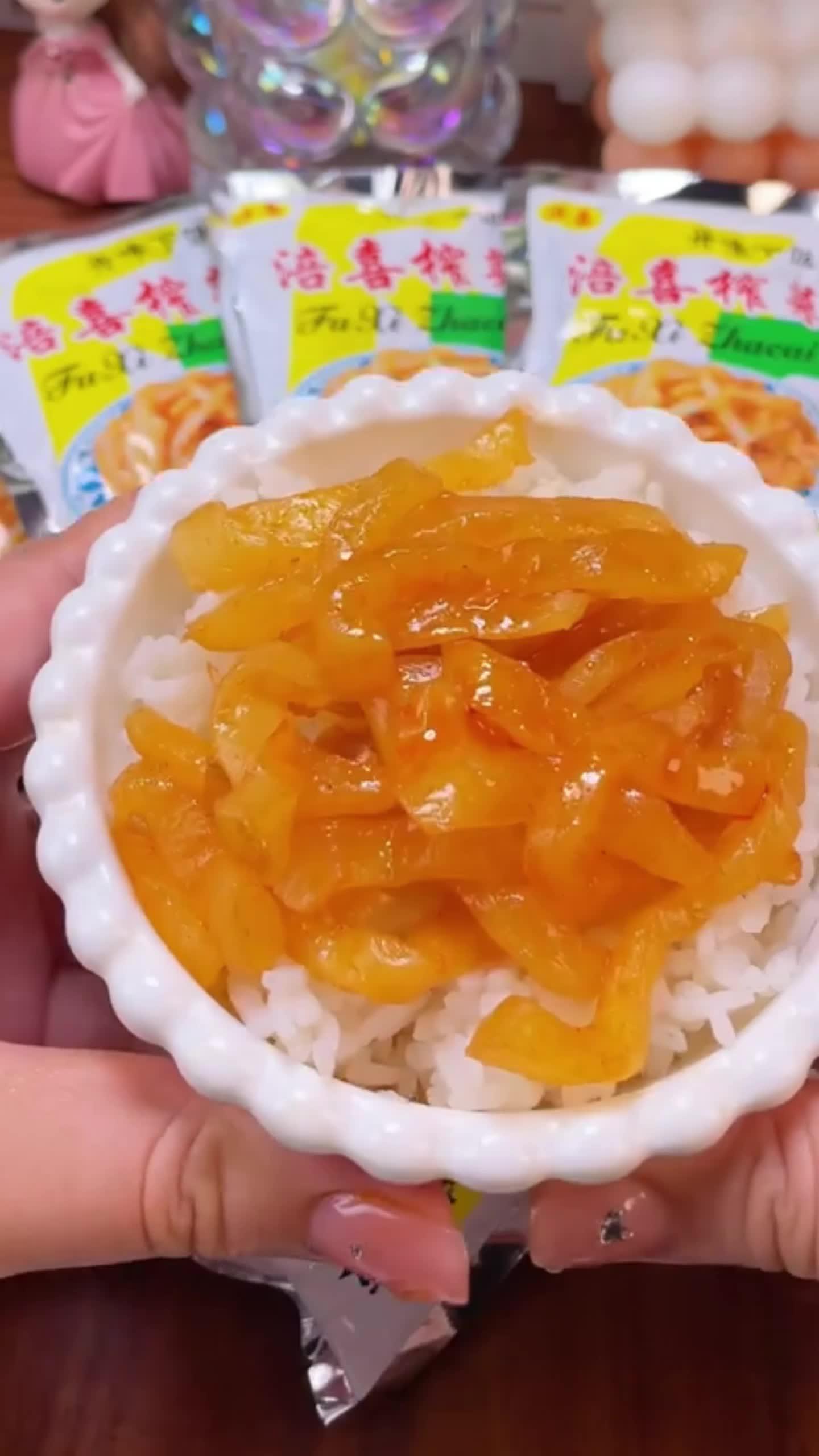 夏天吃饭没有胃口的时候,可以试试这个涪陵榨菜,他是去过皮的,口感清新爽脆,特别的好吃下饭 
